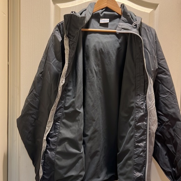 NWOT Columbia Gray athletic windbreaker with Hoodie. - Picture 10 of 15
